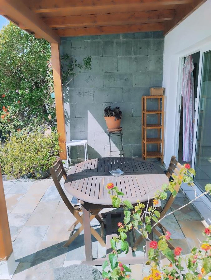 Beautiful Small Bungalow, Amazing Views And Garden Famara Exterior photo